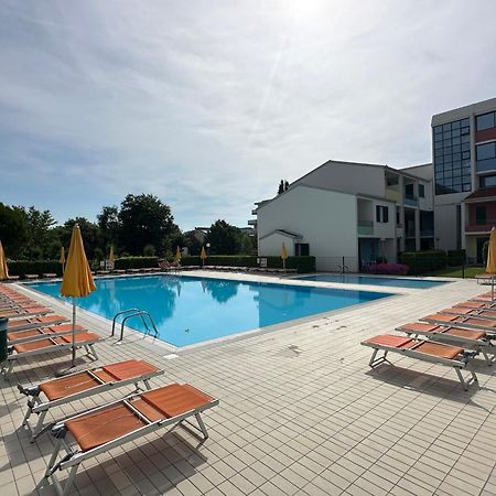Villaggio Luna Swimmingpool- Agenzia Cocal Caorle Bagian luar foto