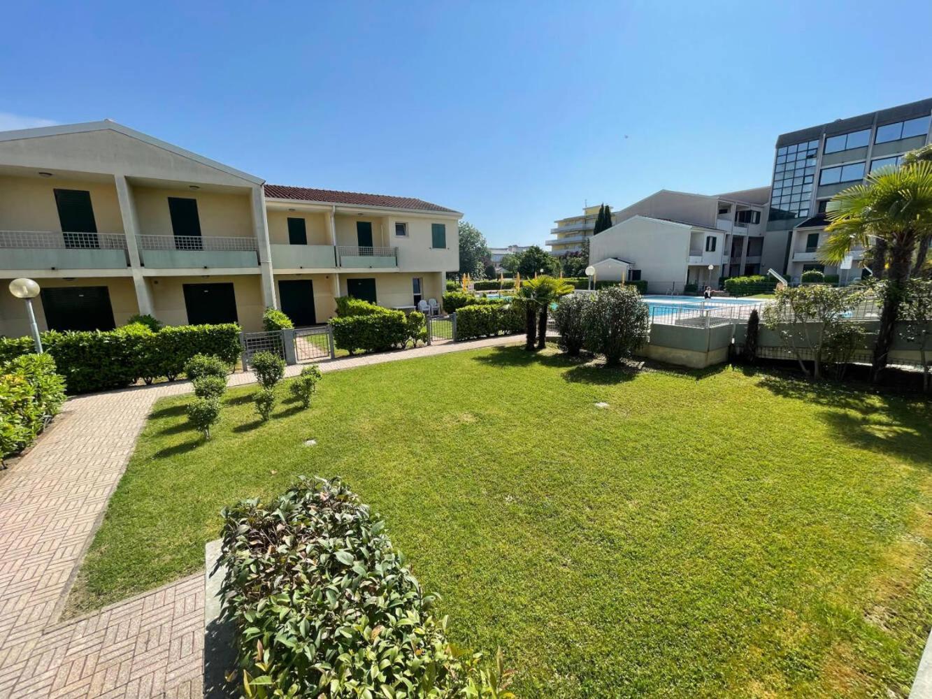 Villaggio Luna Swimmingpool- Agenzia Cocal Caorle Bagian luar foto